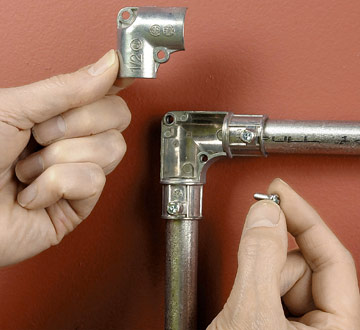China manufacturer EMT inside 90 corner pull elbow with screw type